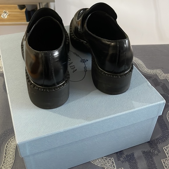 COPY - Women triangle Prada loafer - Picture 3 of 5